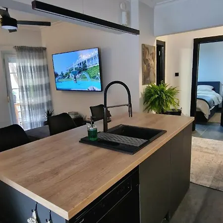 Daire Stylish Olive Tree Garden In Ano Poli