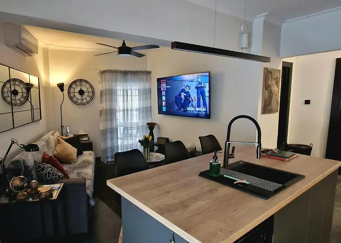 Stylish Olive Tree Garden In Ano Poli Daire Selanik